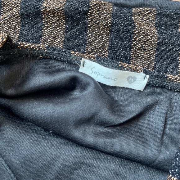 Soprano | gold and black metallic strip crop top with cutouts - Picture 7 of 8